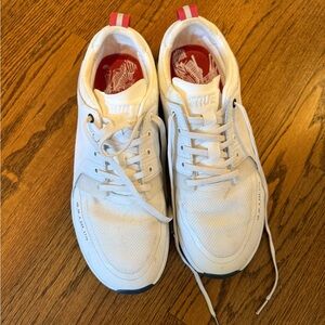 TRUE Men's White Athletic Shoes